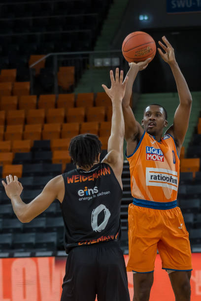 和防守的纽 和防守的纽